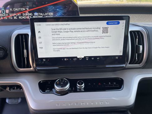 New 2025 Ford Expedition Active image 18