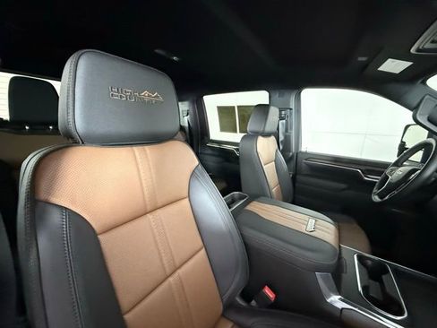 Used 2025 Chevrolet Silverado 3500 High Country w/ Technology Package image 33