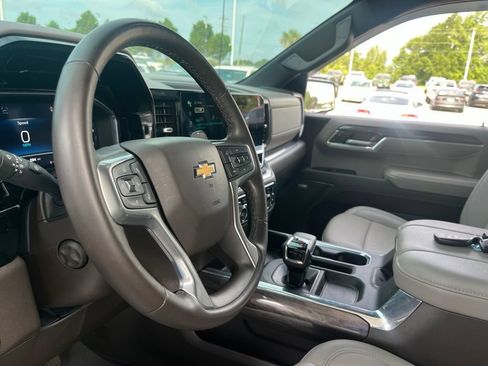 Used 2024 Chevrolet Silverado 1500 LTZ AWD/4WD image 10