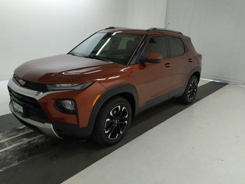 Used 2021 Chevrolet TrailBlazer LT FWD image 2