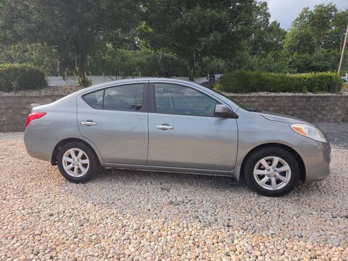 Used 2013 Nissan Versa FWD image 8