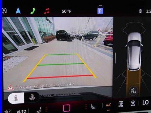 Used 2025 Volkswagen Tiguan SE image 38