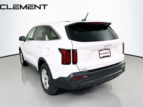 Used 2023 Kia Sorento LX FWD image 10