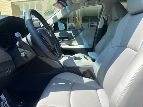 Used 2024 Toyota Venza XLE AWD/4WD image 8