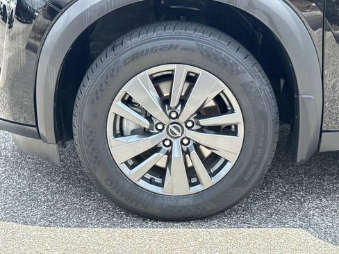 Certified 2024 Nissan Pathfinder SV w/ Black Appearance Package FWD image 11