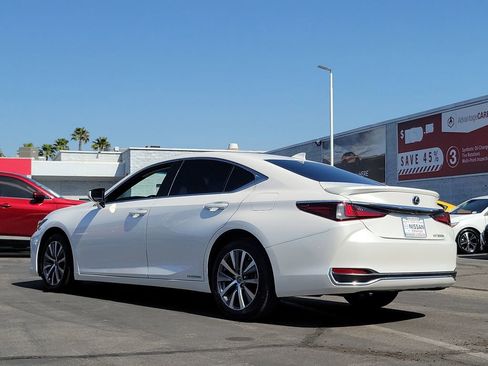 Used 2020 Lexus ES 300h image 2
