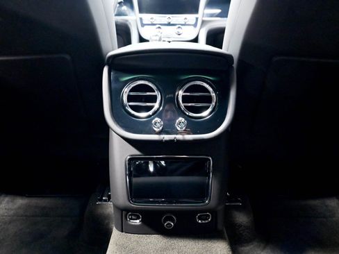 Used 2021 Bentley Bentayga w/ First Edition Specification AWD/4WD image 31