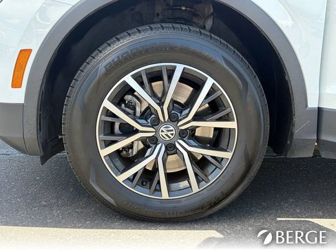 Used 2020 Volkswagen Tiguan SE w/ Panoramic Sunroof Package AWD/4WD image 11