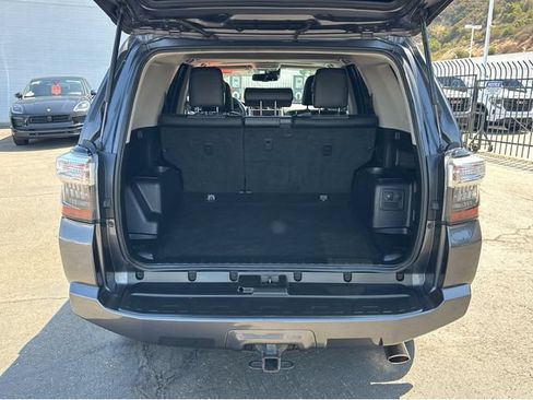 Used 2022 Toyota 4Runner SR5 Premium w/ Moonroof Package RWD image 31
