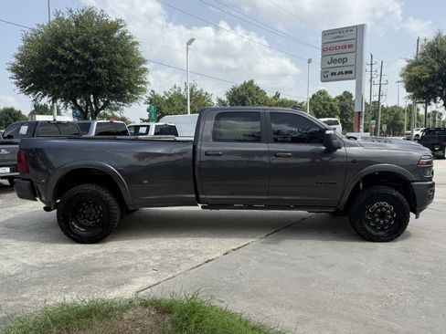 Used 2025 RAM 3500 Limited AWD/4WD image 3