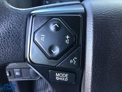 Used 2022 Toyota Tacoma SR image 32