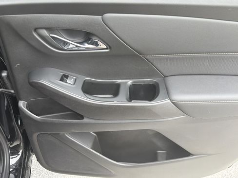 Used 2023 Chevrolet Traverse Premier FWD image 17