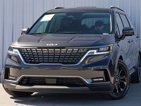 Used 2024 Kia Carnival SX Prestige image 3