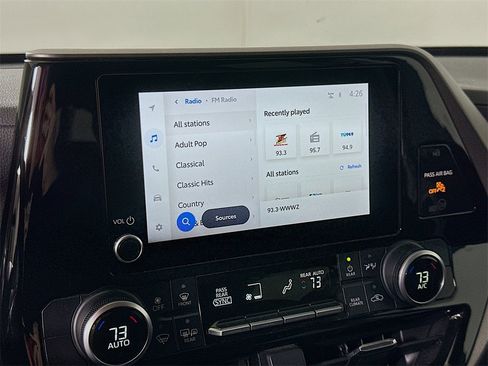 Used 2024 Toyota Highlander LE image 28