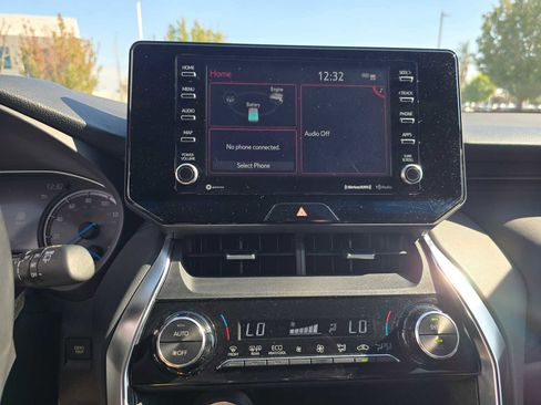 Used 2021 Toyota Venza XLE image 27