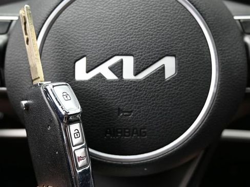Used 2025 Kia Sportage LX FWD image 43