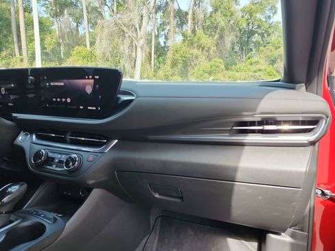 Used 2025 Buick Envista Preferred w/ Convenience II Package image 19