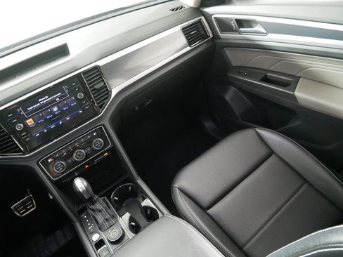 Used 2022 Volkswagen Atlas SEL R-Line image 11