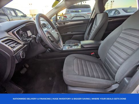 Used 2017 Ford Fusion SE w/ Fusion SE Technology Package image 15