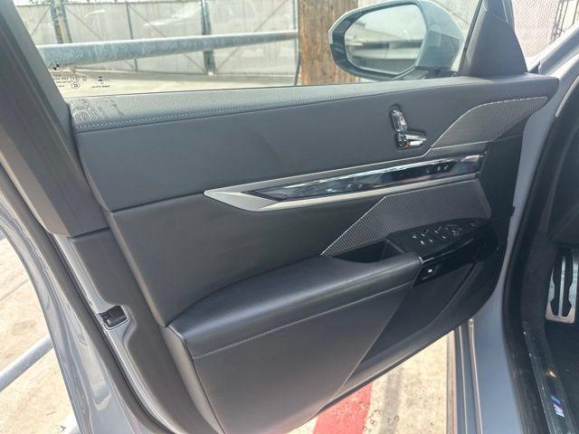 Used 2024 BMW 760i xDrive AWD/4WD image 11