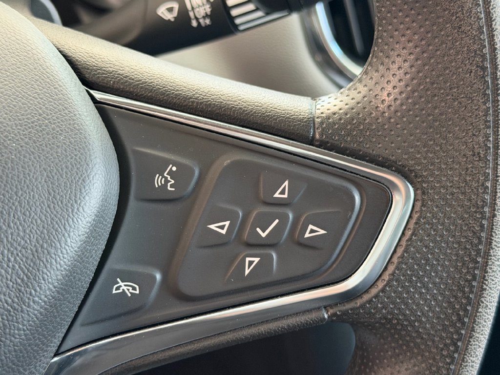 Used 2024 Chevrolet Equinox LS w/ Driver Confidence II Package FWD image 20