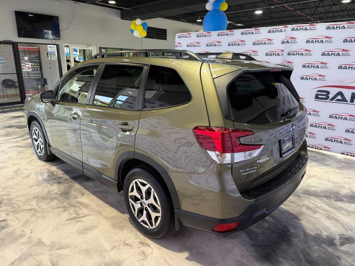 Used 2022 Subaru Forester Premium AWD/4WD image 9