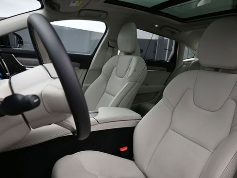 Used 2023 Volvo S90 B6 Plus image 10