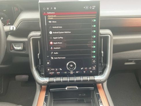 Used 2025 GMC Yukon Denali AWD/4WD image 11