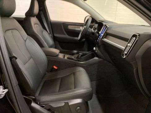 Used 2025 Volvo XC40 B5 Core AWD/4WD image 26
