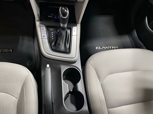 Used 2018 Hyundai Elantra Value Edition FWD image 18