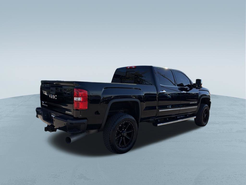 Used 2017 GMC Sierra 2500 Denali w/ Duramax Plus Package AWD/4WD image 8