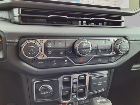 New 2026 Jeep Wrangler Unlimited Rubicon AWD/4WD image 9
