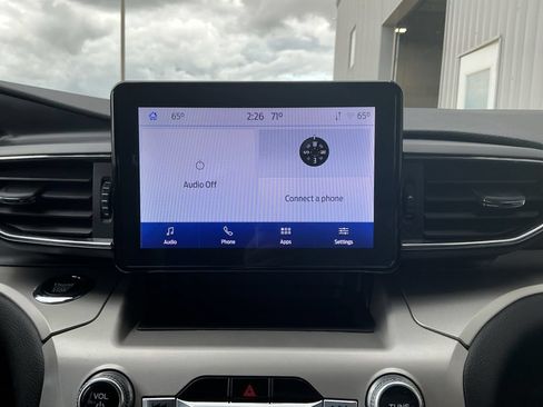 Used 2022 Ford Explorer XLT w/ Equipment Group 202A AWD/4WD image 14