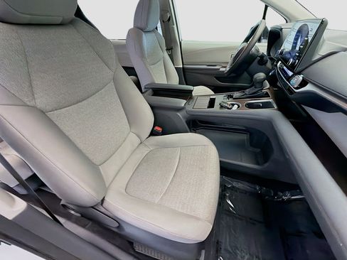 Used 2024 Toyota Sienna LE w/ LE Plus Package FWD image 16