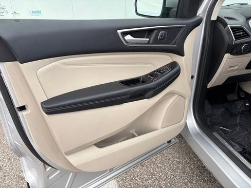 Used 2016 Ford Edge Titanium w/ Technology Package AWD/4WD image 9