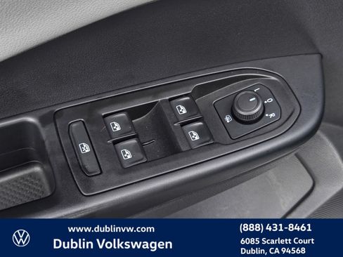 Certified 2023 Volkswagen Taos SE w/ Panoramic Sunroof Package FWD image 11