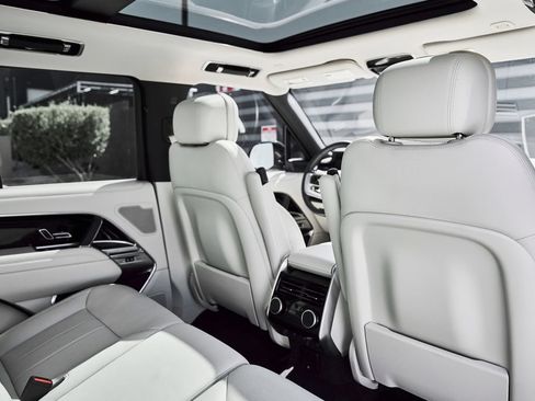Used 2025 Land Rover Range Rover SE AWD/4WD image 37