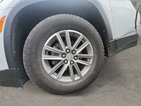 Used 2023 Chevrolet Traverse LT image 9