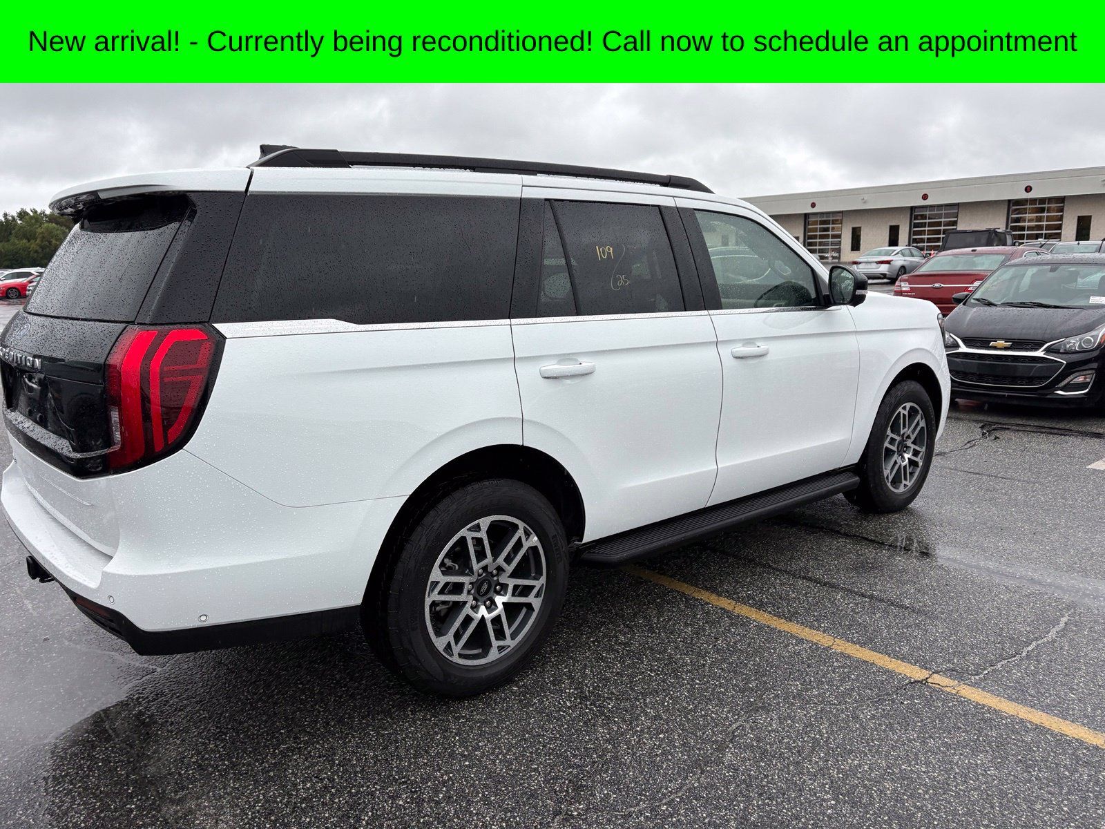 Used 2025 Ford Expedition Active AWD/4WD image 4