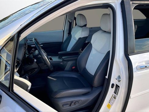 Used 2021 Toyota Sienna XSE image 21