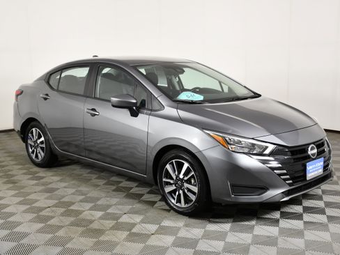Used 2025 Nissan Versa SV FWD image 4