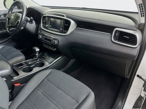Certified 2020 Kia Sorento S image 32