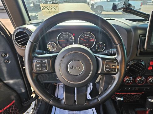 Used 2017 Jeep Wrangler Unlimited Rubicon AWD/4WD image 14