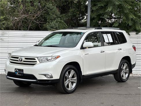 Used 2011 Toyota Highlander Limited w/ Tow Pkg AWD/4WD image 6