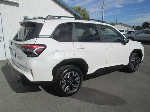 Used 2025 Subaru Forester Premium AWD/4WD image 6