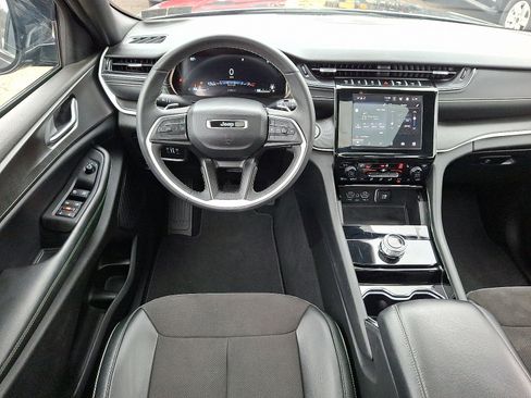 Used 2023 Jeep Grand Cherokee L Laredo image 12