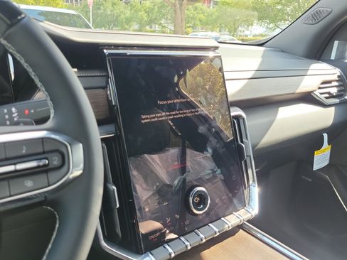 New 2025 GMC Acadia Denali w/ Super Cruise Package image 11