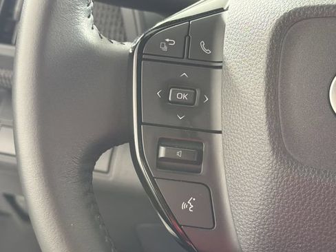 Used 2025 Toyota bZ4X FWD image 13