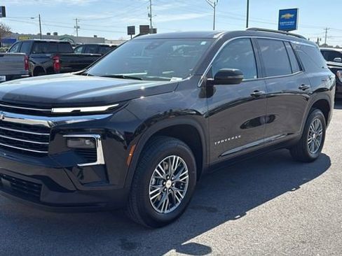 Certified 2025 Chevrolet Traverse LT image 1