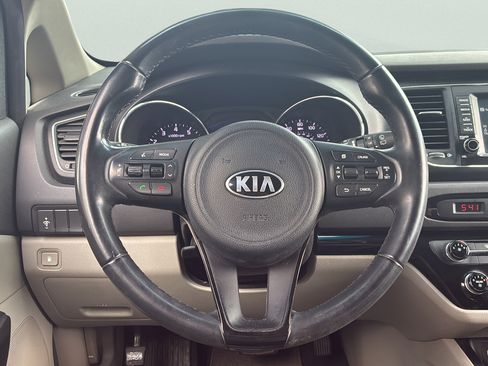 Used 2017 Kia Sedona LX w/ LX Essentials Premium Package FWD image 24